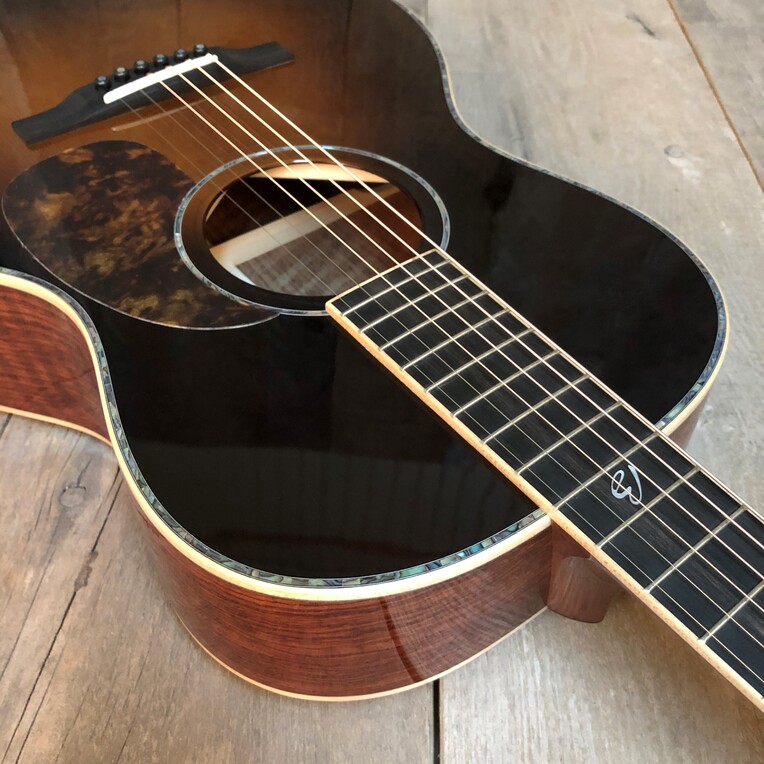 HG-126-BU (Tobacco Burst)