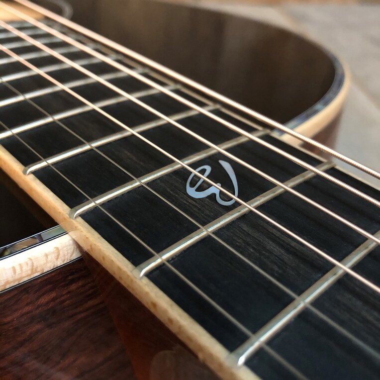 HG-126-BU (Tobacco Burst)