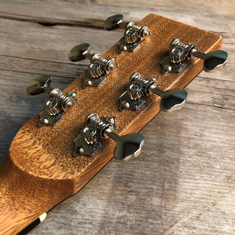 Dreadnought SG-42-MV